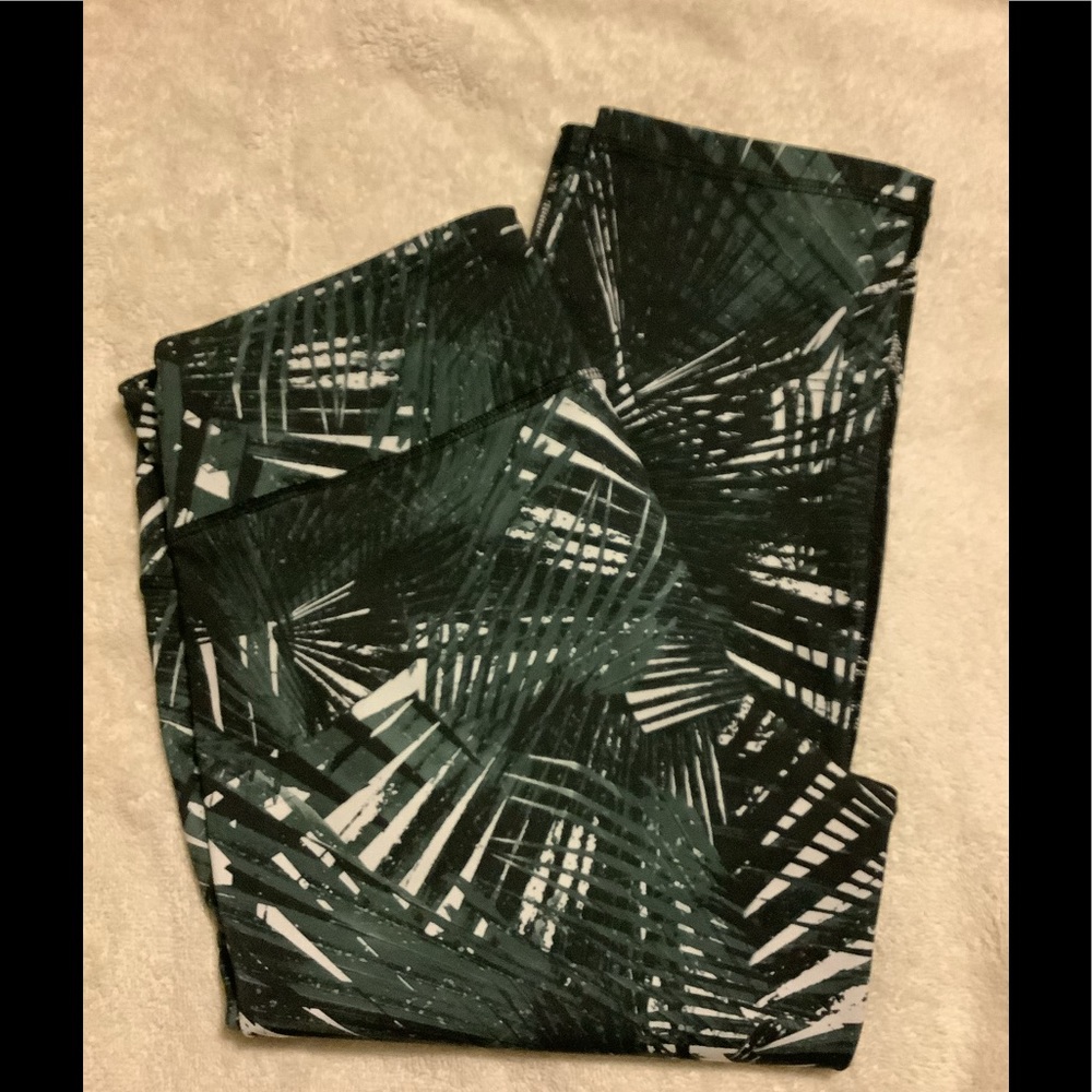 Old Navy Activewear Capris, size L